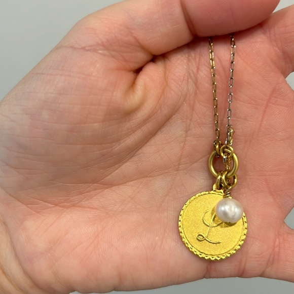 Script L Initial Pearl Necklace - Picture 1 of 7